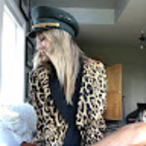 Meet your Posher, Leslee